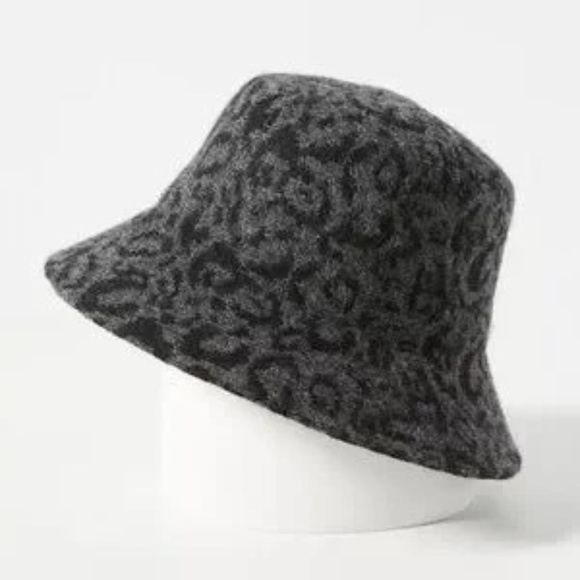 NWT Antropologie Finn Animal Print Fuzzy Bucket Hat - Picture 2 of 4